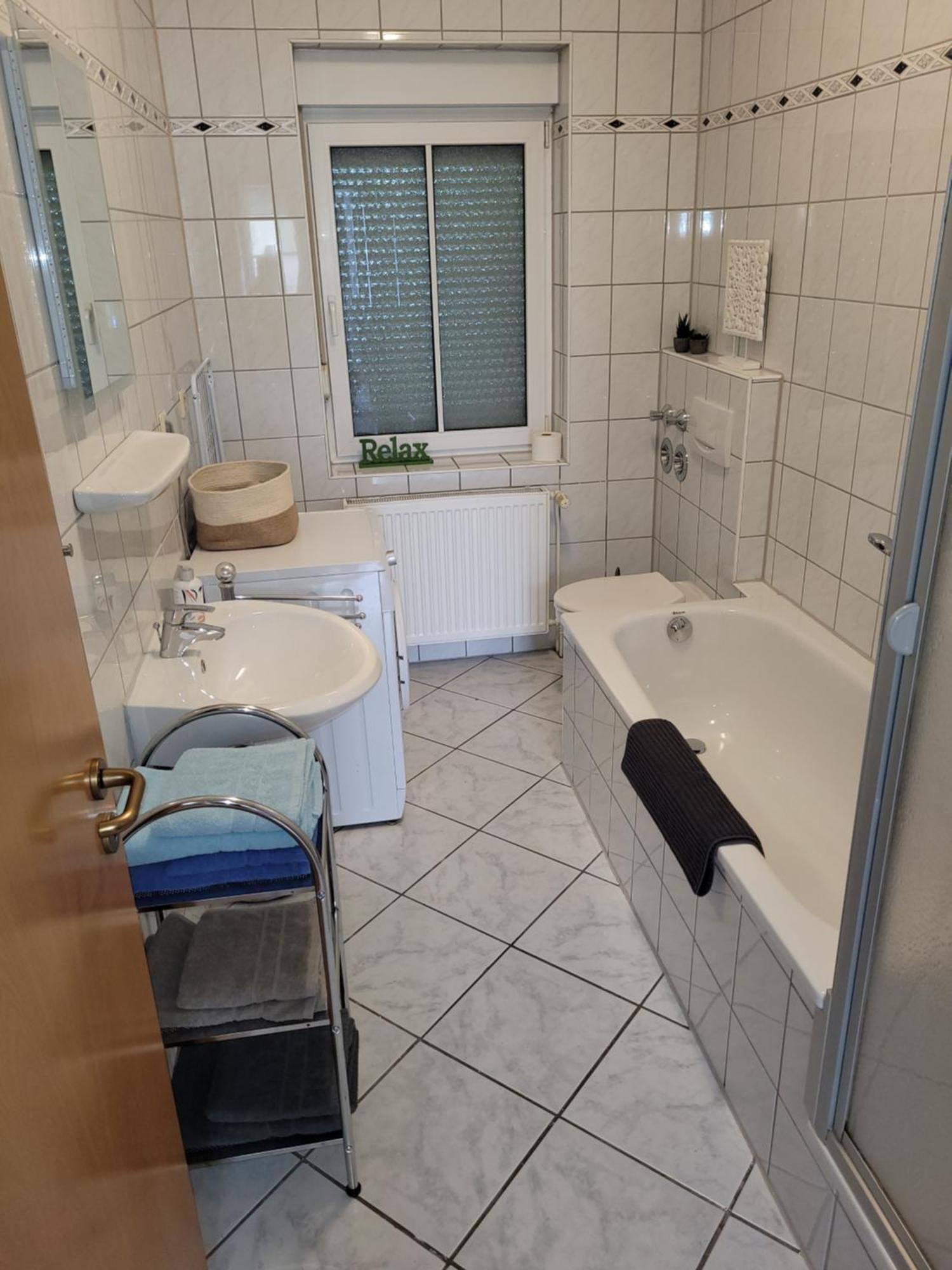 Wohnung In Oberhausen: Zentral & Ruhig, Eigener Eingang Oberhausen  Luaran gambar