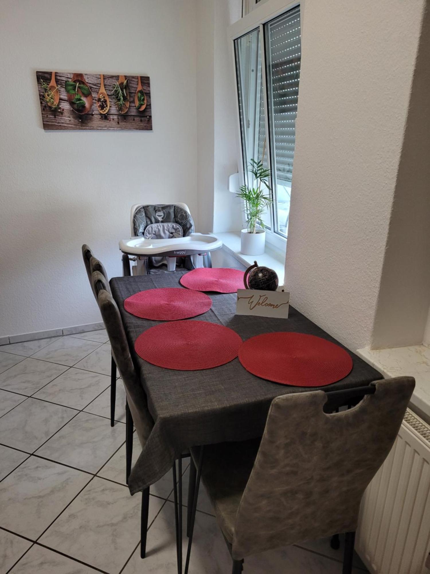 Wohnung In Oberhausen: Zentral & Ruhig, Eigener Eingang Oberhausen  Luaran gambar